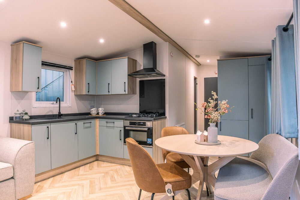 Love Nordsea 930-2 Casa Mobile – Elegante e confortevole chalet modulare con vista mare.